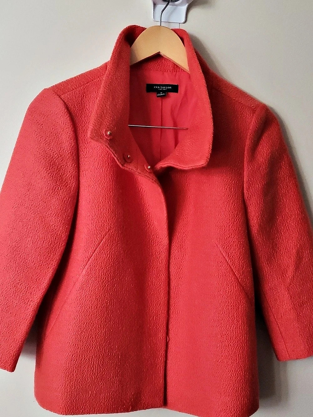 Ann Taylor Wool Blend Coat in Orangey Coral Size Small Like New